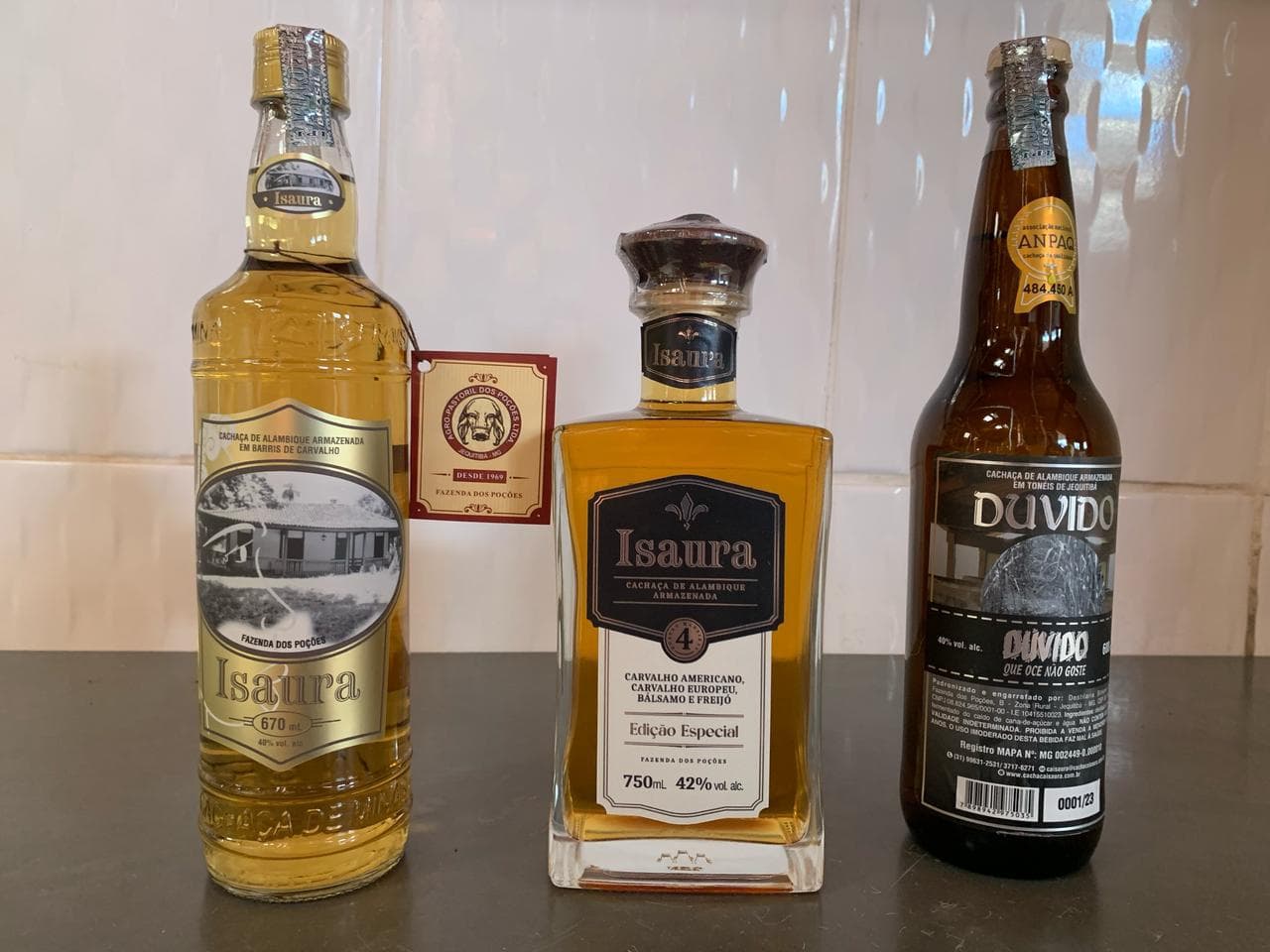 Garrafas Isaura & Duvido